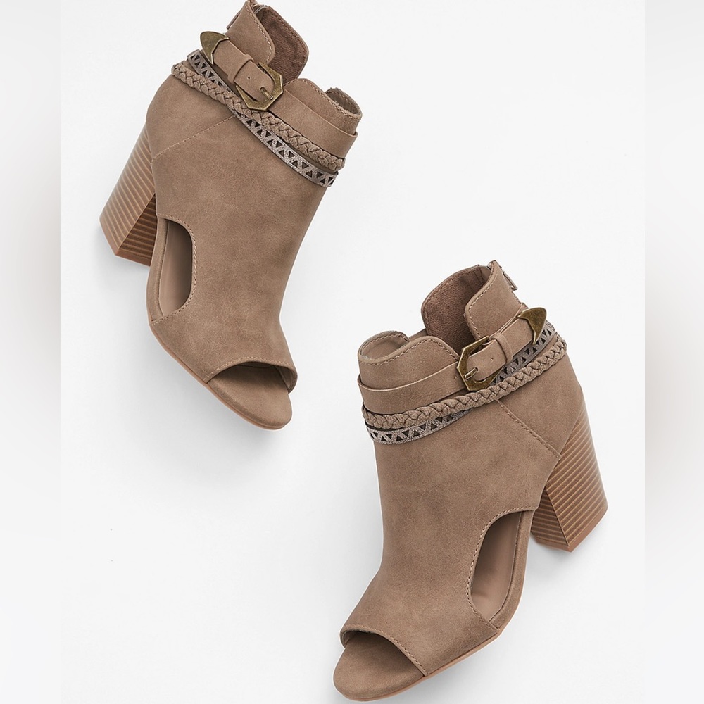 Maurices Taupe Open-Toe Cutout Block Heel Booties western Sabrina sz 11 sand